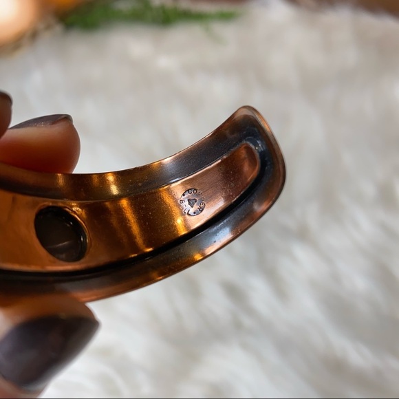 Vintage Copper Bell Marked Black & Copper Modern Textured Bangle Bracelet - Picture 7 of 9